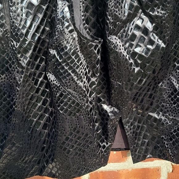 Black silk bodycon outfit - Picture 3 of 9